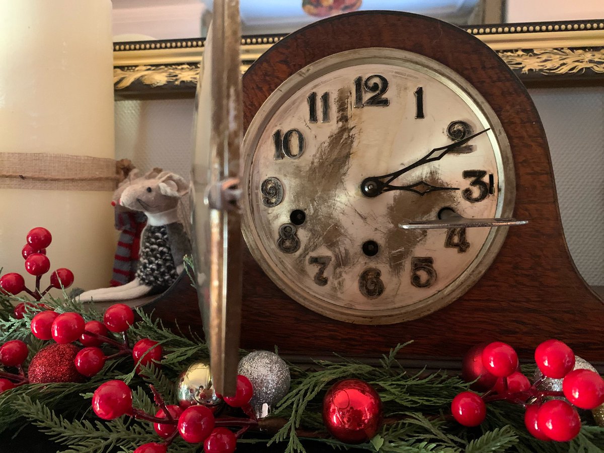 KeleeSiat's tweet photo. On this eve of the New Year, the clock stills for a moment. Time to wind it up and with it I hope each steady tick tock is as smooth running as the year ahead! Best wishes to all in 2023!
#HappyNewYear #newyearseve #clock #mantleclock #ticktock #mantlemice #newyears https://t.co/s65vwm71yb
