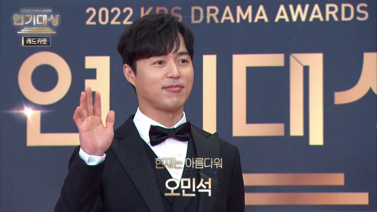 #ItsBeautifulNow's #OhMinSeok walking the #KBSDramaAwards2022 red carpet ♥