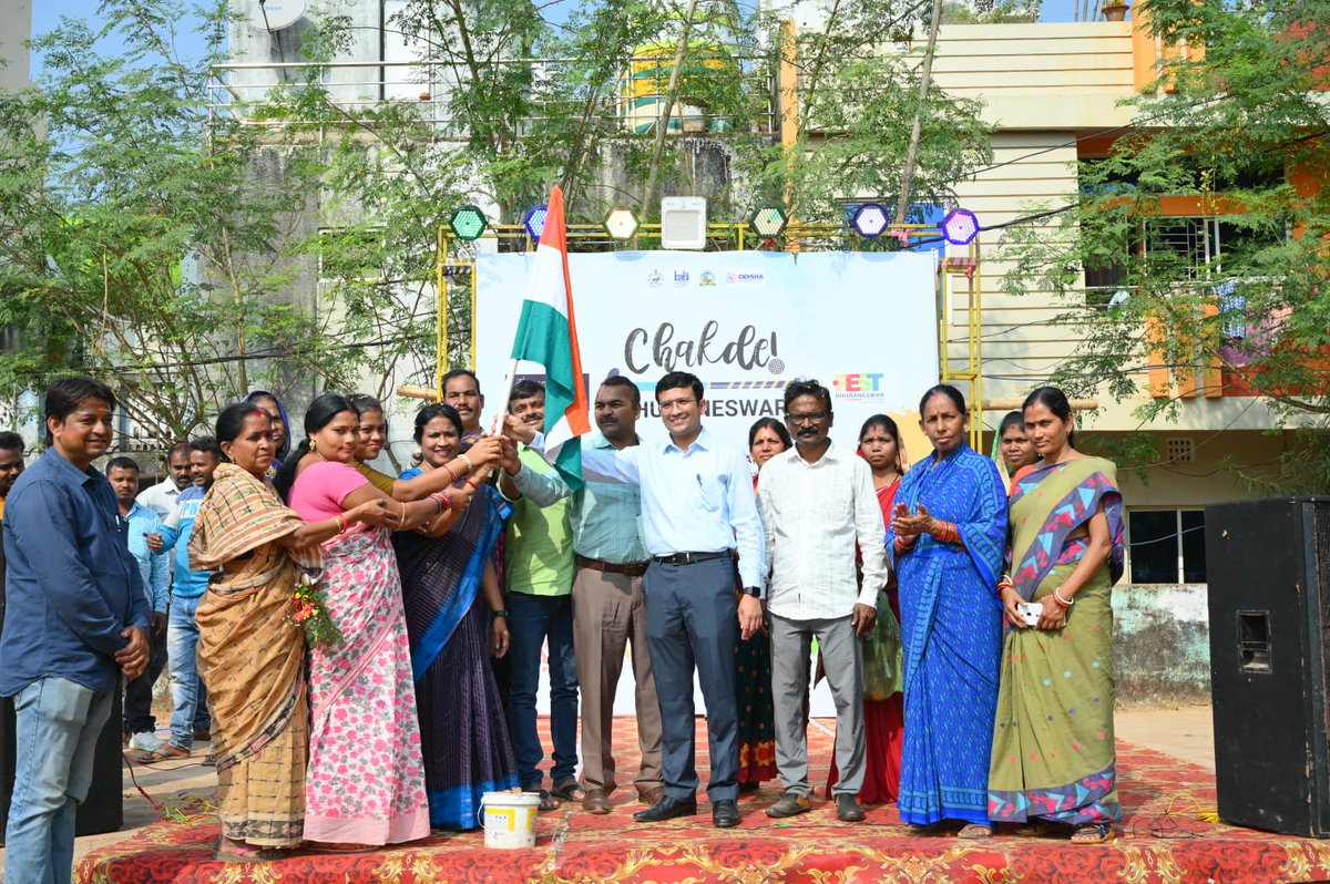 bmcbbsr's tweet photo. Hon'ble Mayor along with Addl. Comms, Corporators & Team BMC visited various wards of the city to motivate them & involve them in the #CityActivation campaign #ChakdeBhubaneswar for the #HWC2023.
Citizens are all ready to welcome the #HWC2023 playing nations & be a #GoodHost! https://t.co/3SEpLBA4xO