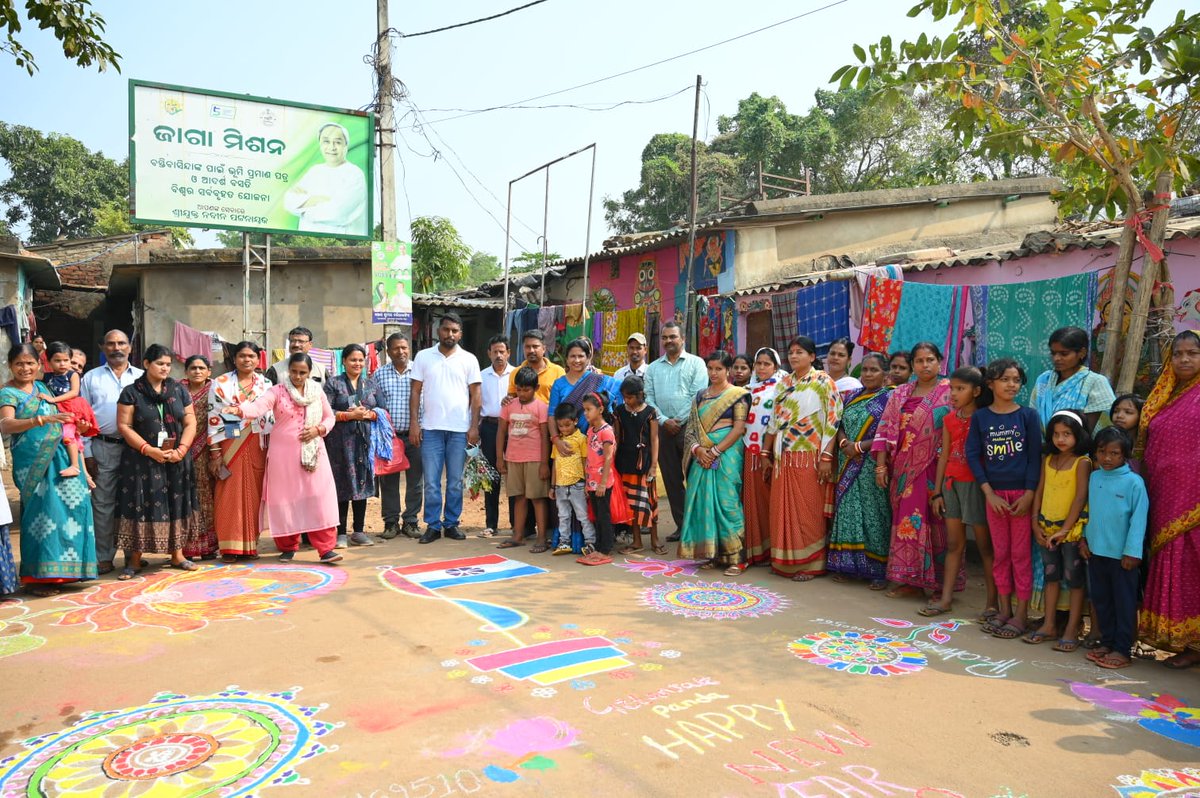bmcbbsr's tweet photo. Hon'ble Mayor along with Addl. Comms, Corporators & Team BMC visited various wards of the city to motivate them & involve them in the #CityActivation campaign #ChakdeBhubaneswar for the #HWC2023.
Citizens are all ready to welcome the #HWC2023 playing nations & be a #GoodHost! https://t.co/3SEpLBA4xO