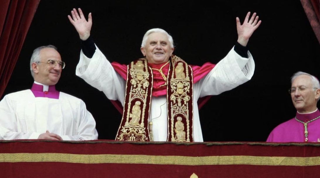 gpdhln's tweet photo. Former Pope Benedict XVI dies age 95 https://t.co/QIhHwyPgkM