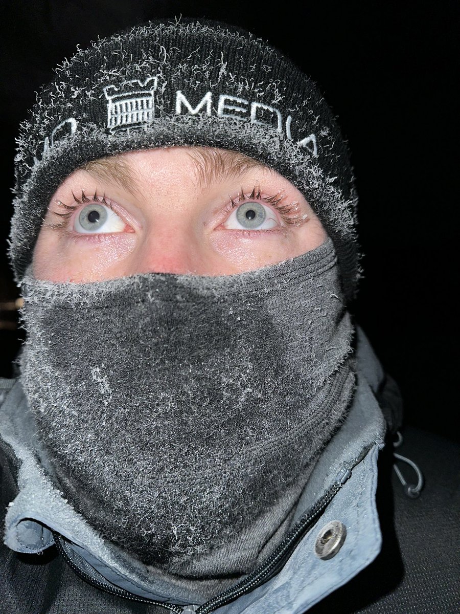 mattyowens_'s tweet image. -18 last night, literally froze searching for the northern lights but we got them😮‍💨