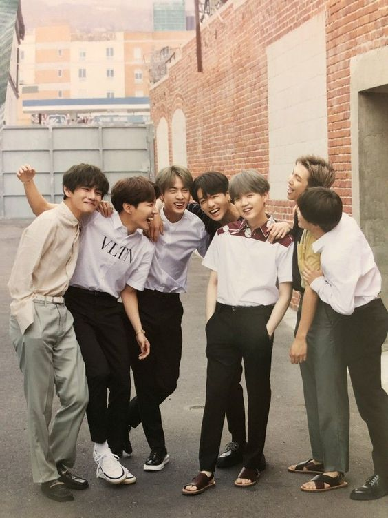 ltmt_2702's tweet photo. #HappyNewYear #BANGTAN #haythathanhphucdedonchaonammoinhe #luonguisuckhoe https://t.co/Gcvf5tKr8k