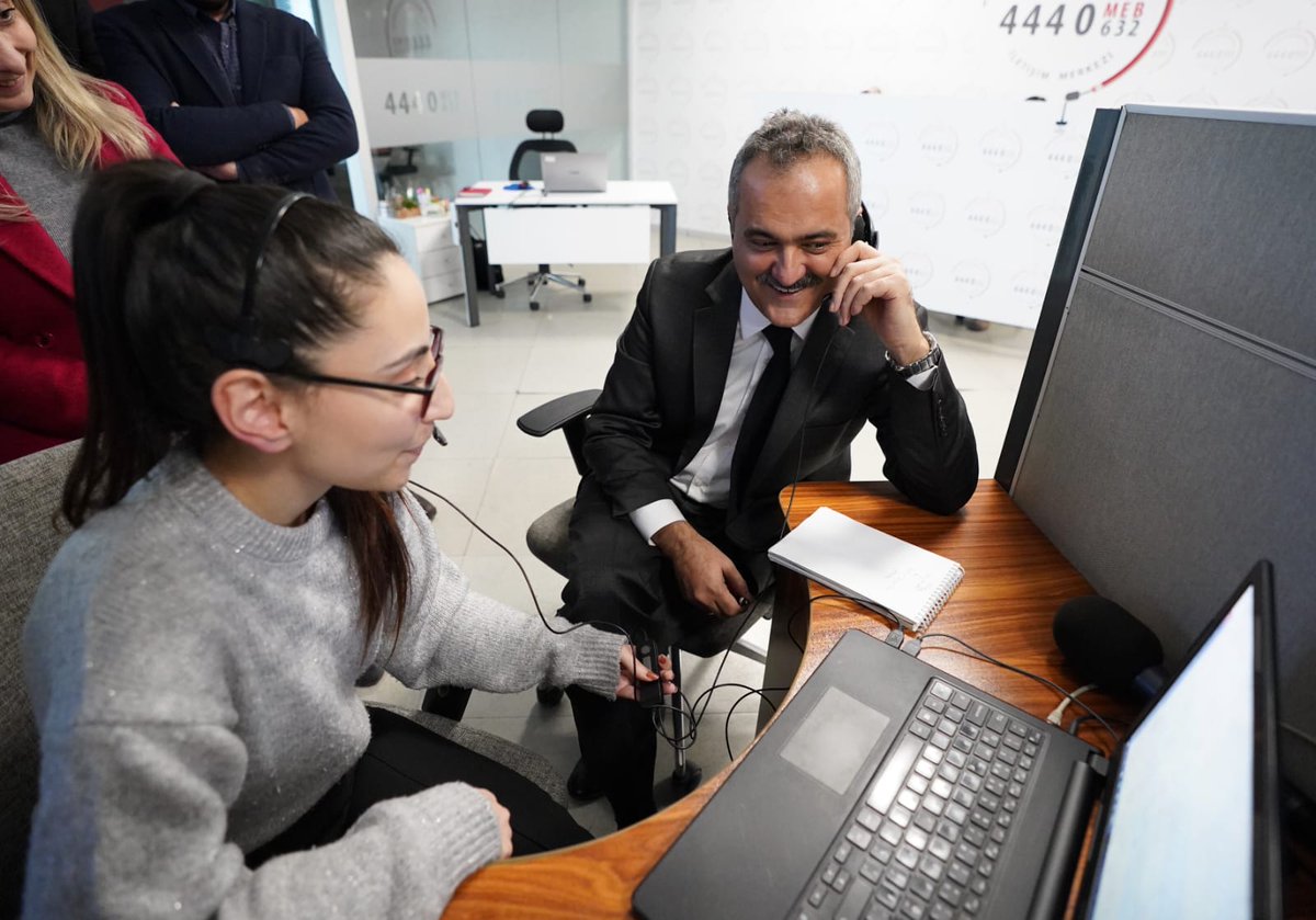 tcmeb's tweet photo. Bakanımız Mahmut Özer, yılın son gününde üst üste 3. kez "En İyi İletişim Merkezi" kategorisinde dünya birincisi olan MEBİM'i ziyaret ederek bir öğrencinin çağrısını yanıtladı.

👉https://t.co/UQAETAYA9z https://t.co/RwMLR6OL4G