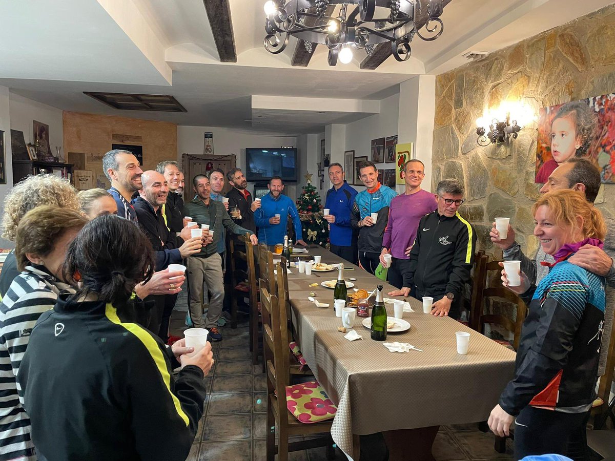 Despedimos el año haciendo lo q mas nos gusta y después buen desayuno para terminar brindando por este gran club #AmigosFondistas #Lardero #Nochevieja2022
