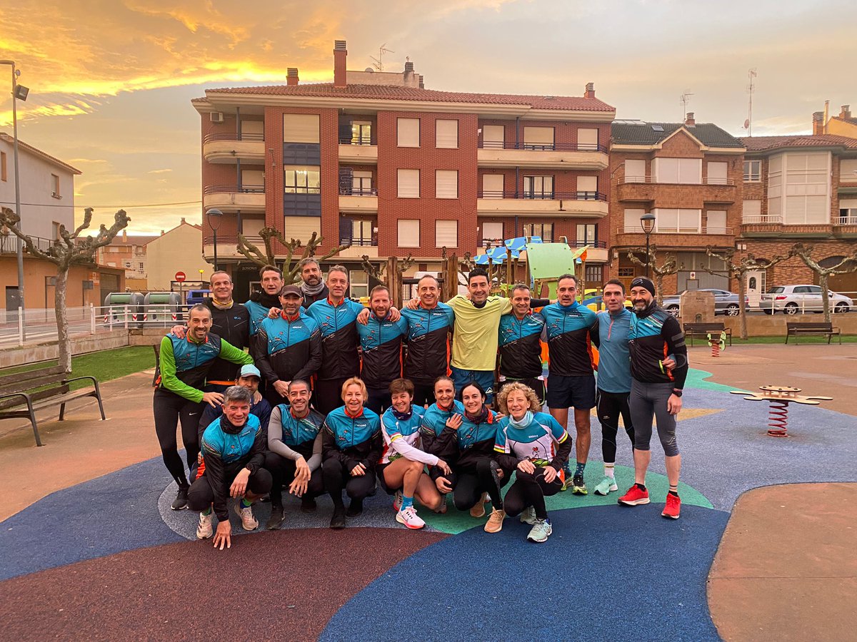 AFLardero's tweet photo. Despedimos el año haciendo lo q mas nos gusta y después buen desayuno para terminar brindando por este gran club #AmigosFondistas #Lardero #Nochevieja2022 https://t.co/MGYzSkrykn