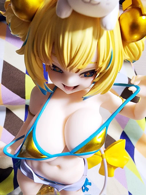 パイにゃんのフィギュアやっと開封したんだけどお腹と膝の造形が素晴らしー
艶々の金水着って良いなあ
あと何より顔が良すぎる 
