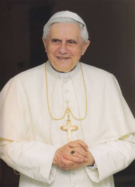 feberiri's tweet photo. Requiescat in pace, Pope Benedict 🙏🏼 https://t.co/QPp8HRiAhT