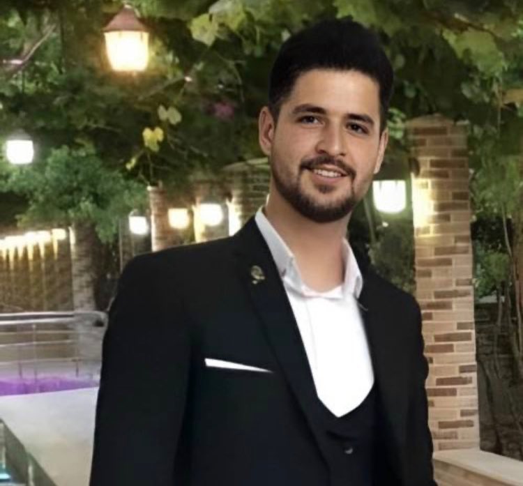PeterDeRoover1's tweet photo. Buitenproportionele repressie #Iran: een dieptepunt van 2022. 

I will be godfather of #Mohammad_Ghobadlou 

Sentenced to death in a sham trial. 

His death penalty confirmed last week. 

Mohammad is only 22 years old. His life is extremely in danger. 

#StopExecutionInIran https://t.co/gq41qeQF6X