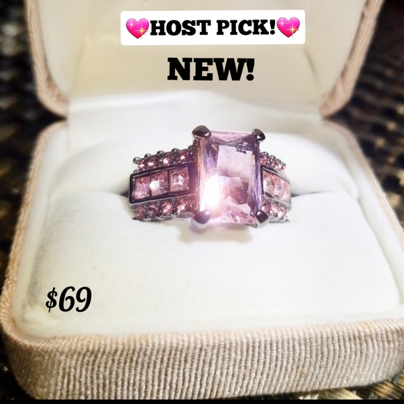 firstlady1026's tweet photo. So good I had to share! Check out all the items I'm loving on @Poshmarkapp #poshmark #fashion #style #shopmycloset #vintage: https://t.co/jIIy5ONCsu https://t.co/5ks08a18Sm