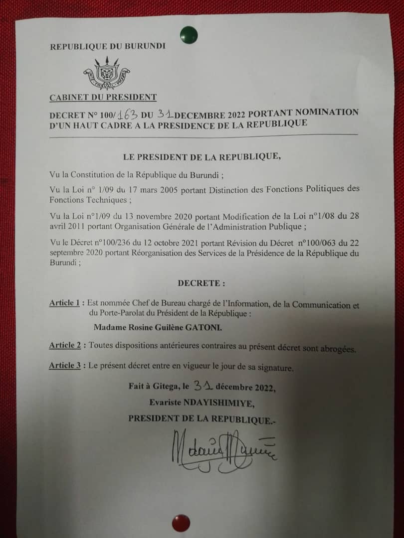 T_argos's tweet photo. Alain Diomède #Nzeyimana n’est plus porte-parole du président #Burundi-ais @GeneralNeva. Il vient d'être remplacé par Rosine Guillene #Gatoni
#Abatwip https://t.co/tJk57KRYQa