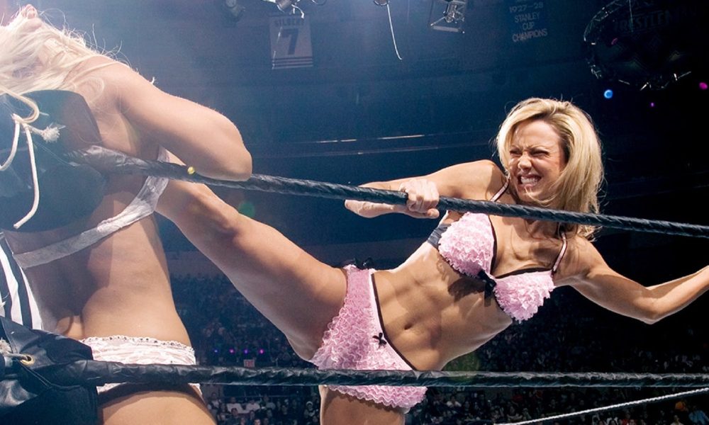catcharena's tweet photo. #WWEfunfact : La WWE a organisé des événements de catch féminin, notamment le premier match de catch féminin à WrestleMania en 2018 ! #womenswrestling #wrestlemania #history https://t.co/a3ukixDqWm