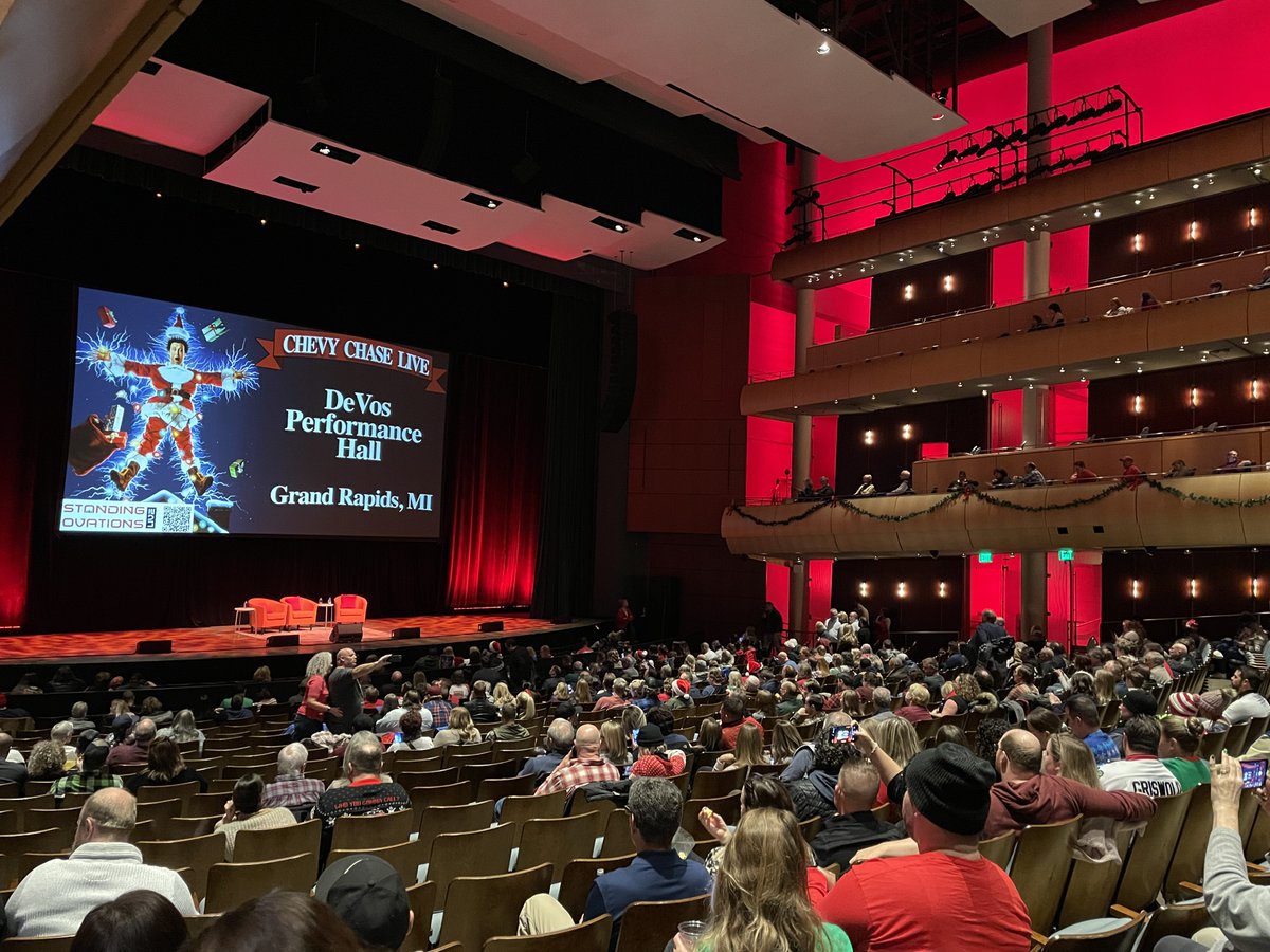 Standing Ovations Live tweet media