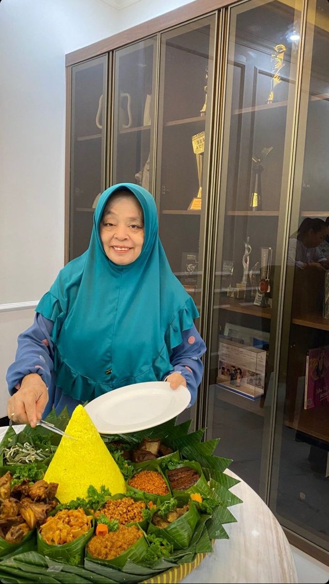 anggaupdate's tweet photo. 221231 📸 anggayunandareal16 and dinda_yunarmi ig story update.

Selamat ulang tahun, Mama Angga ☺️❤️ https://t.co/2w2OXNPnaY