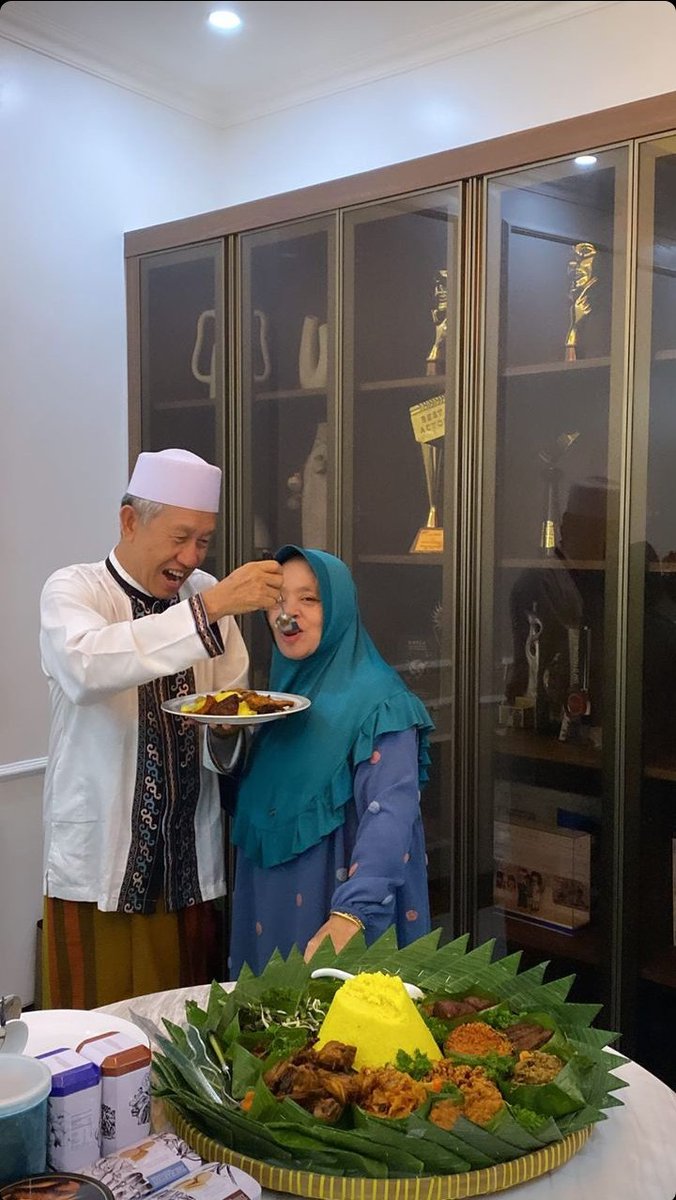 anggaupdate's tweet photo. 221231 📸 anggayunandareal16 and dinda_yunarmi ig story update.

Selamat ulang tahun, Mama Angga ☺️❤️ https://t.co/2w2OXNPnaY
