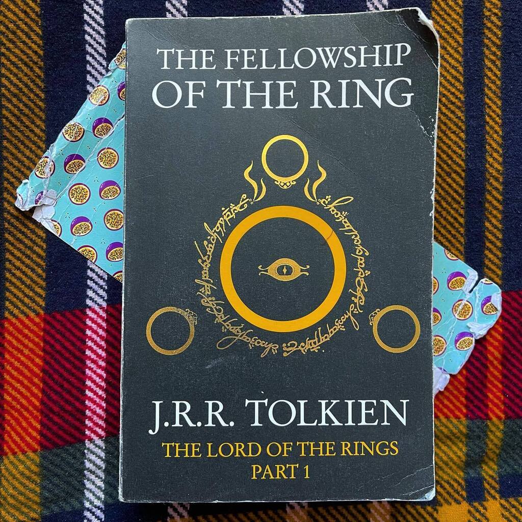 dave_dnd_'s tweet photo. Book 18 of 2022: revisiting an old favourite, and possibly the last book for this year. I’ve been chipping away at this one for a couple of months, and managed to finish it before the year is out. Tolkien’s writing can be a slog in places, but it’s well … https://t.co/KeLS8G9E0Z https://t.co/HHmAbNP4Mq