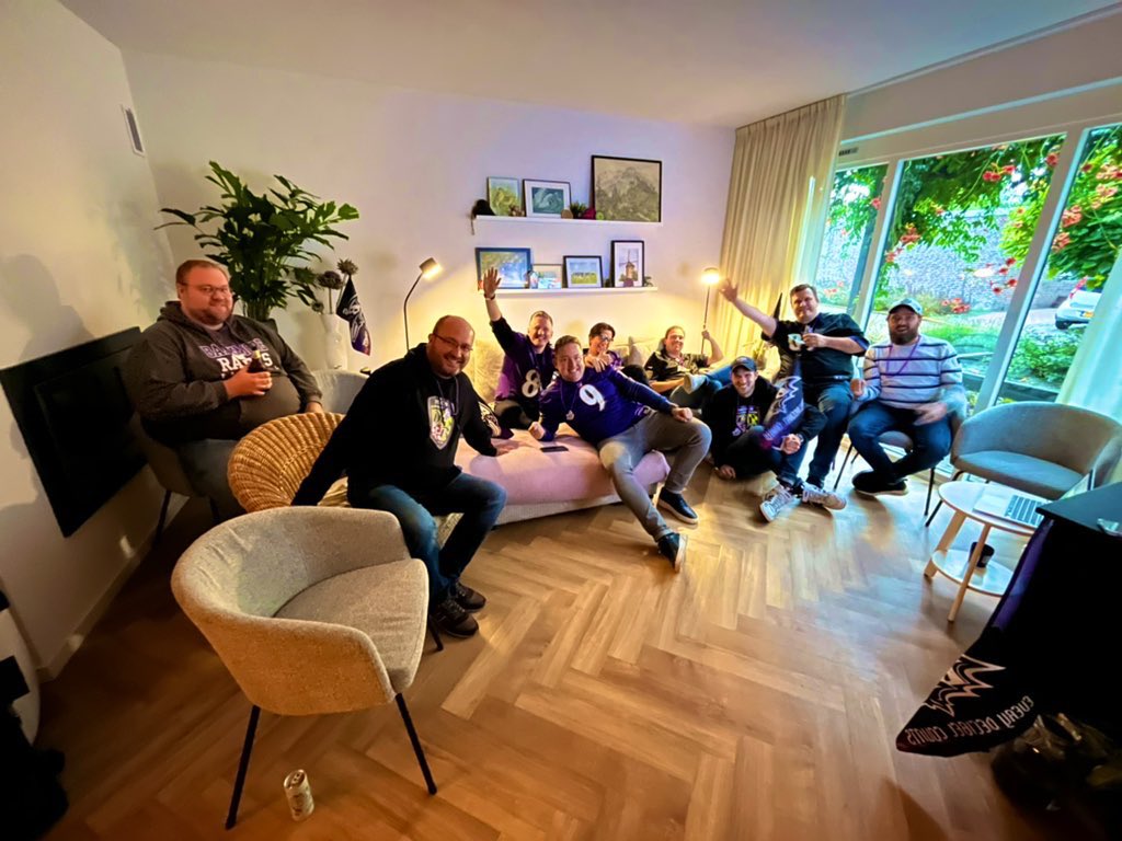 DutchRavensFlock tweet media