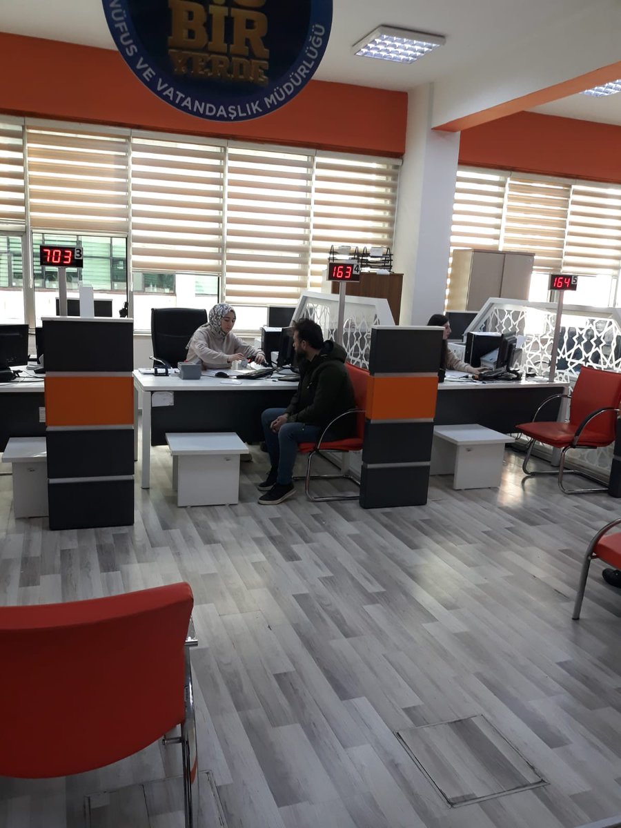 BitlisNufus's tweet photo. 2022 yılının son gününde vatandaşlarımıza hizmet vermeye devam ediyoruz. 2023 yılının  tüm Nüfus camiasına sağlık,huzur ve mutluluk getirmesi dileğiyle.. @TCNufus @sefikaygol @BitlisValiligi @gulmez_rauf https://t.co/9XPuklAYBr