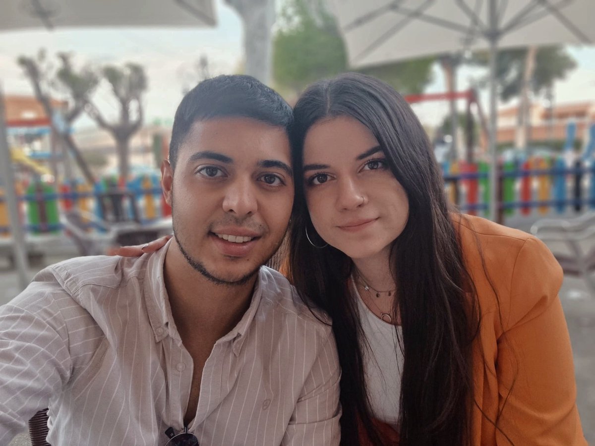 andreagcortes_'s tweet photo. Y otro año más estás tú, acompañándome en todo el caos que ha sido este año.
Ayudándome siempre en el proceso tan difícil que he tenido.
Por nuevas metas juntos, por toda una vida 🫶🏻 https://t.co/W8f0YAXpvH