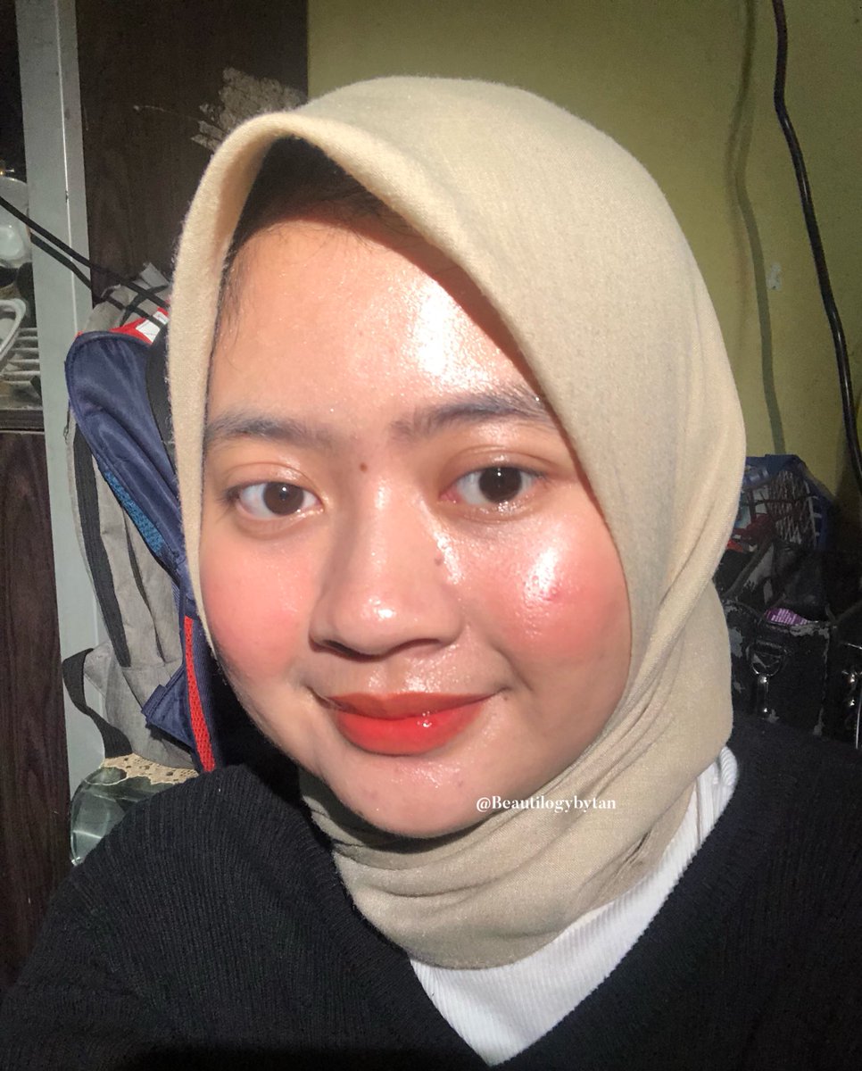 beautilogybytan's tweet photo. Mau ngeracun Liquid blush dan highlighter yang lagi sering aku pake akhir - akhir ini!

Jujur warnanya CANTIK BGT🥹💖 super pigmented, natural dan flawless! Btw produk ini under 100k loh👀

— Tavi Color Play Face Tint Review #ReviewInTan
A THREAD https://t.co/piHWlq9nDe