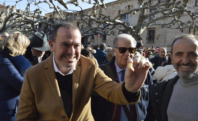 Las campanadas de Fromago de la Diputación: trocitos de queso por uvas <a href="/dipuzamora/">Diputación de Zamora</a>   <a href="/RequejoPaco/">Francisco José Requejo</a>  eldiadezamora.es/art/48973/las-…