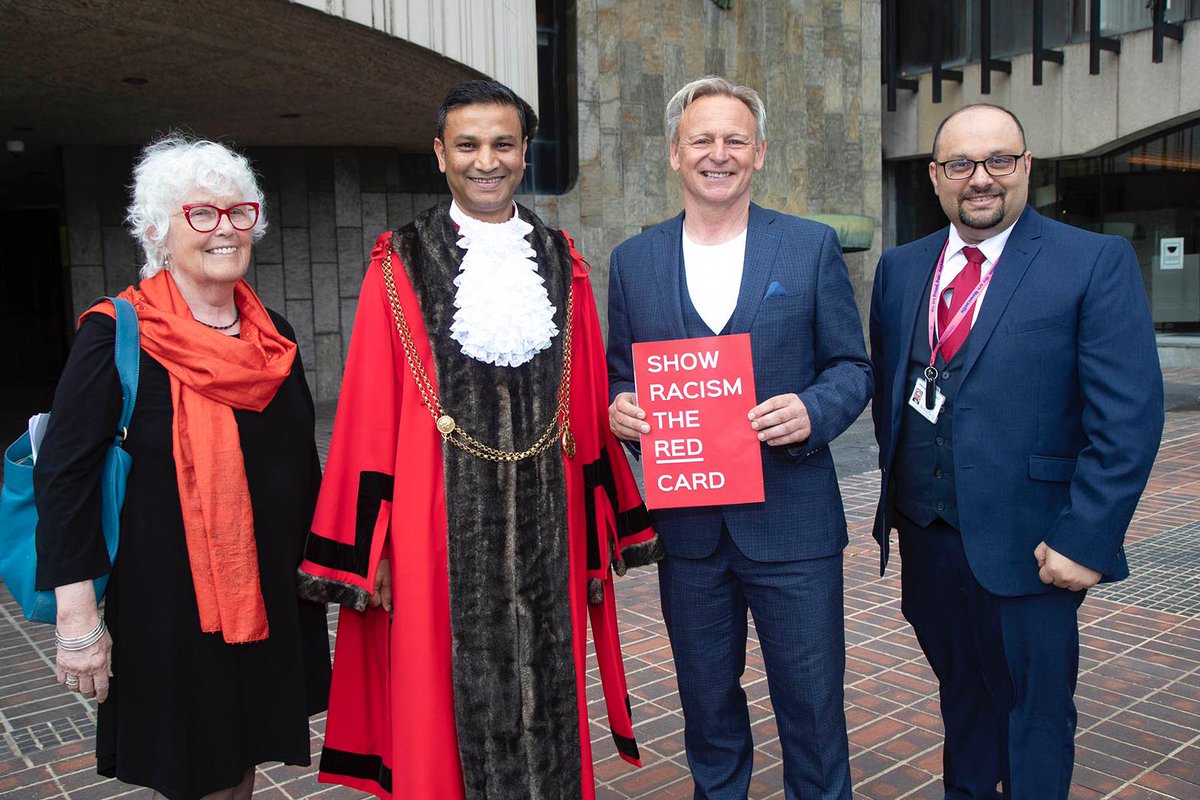 GedGrebby's tweet photo. Congratulations to #ShowRacismtheRedCard patron @chris_kammy on his MBE.
Chris is the 4th @SRTRC_England patron to recieve this honour following: John Beresford, Leroy Rosenior and @benno_4.
#KingsNewYearsHonours https://t.co/uffha2dO5X