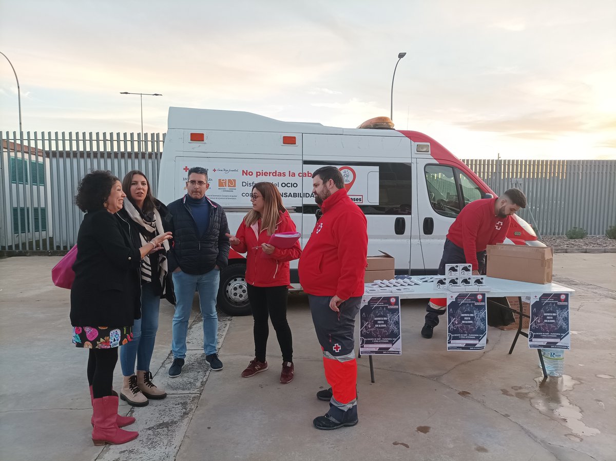 IJExtremadura's tweet photo. Ayer en @iberocio se celebró la última fiesta sin que hemos organizado con @Crj_ext 
Sara Durán visitó a los participantes en una actividad con la que hemos querido sensibilizar a la población joven sobre los efectos del consumo de alcohol. 🍺🍺
https://t.co/zhLEkwSSqH
⬇️ https://t.co/121SE0M9Bi