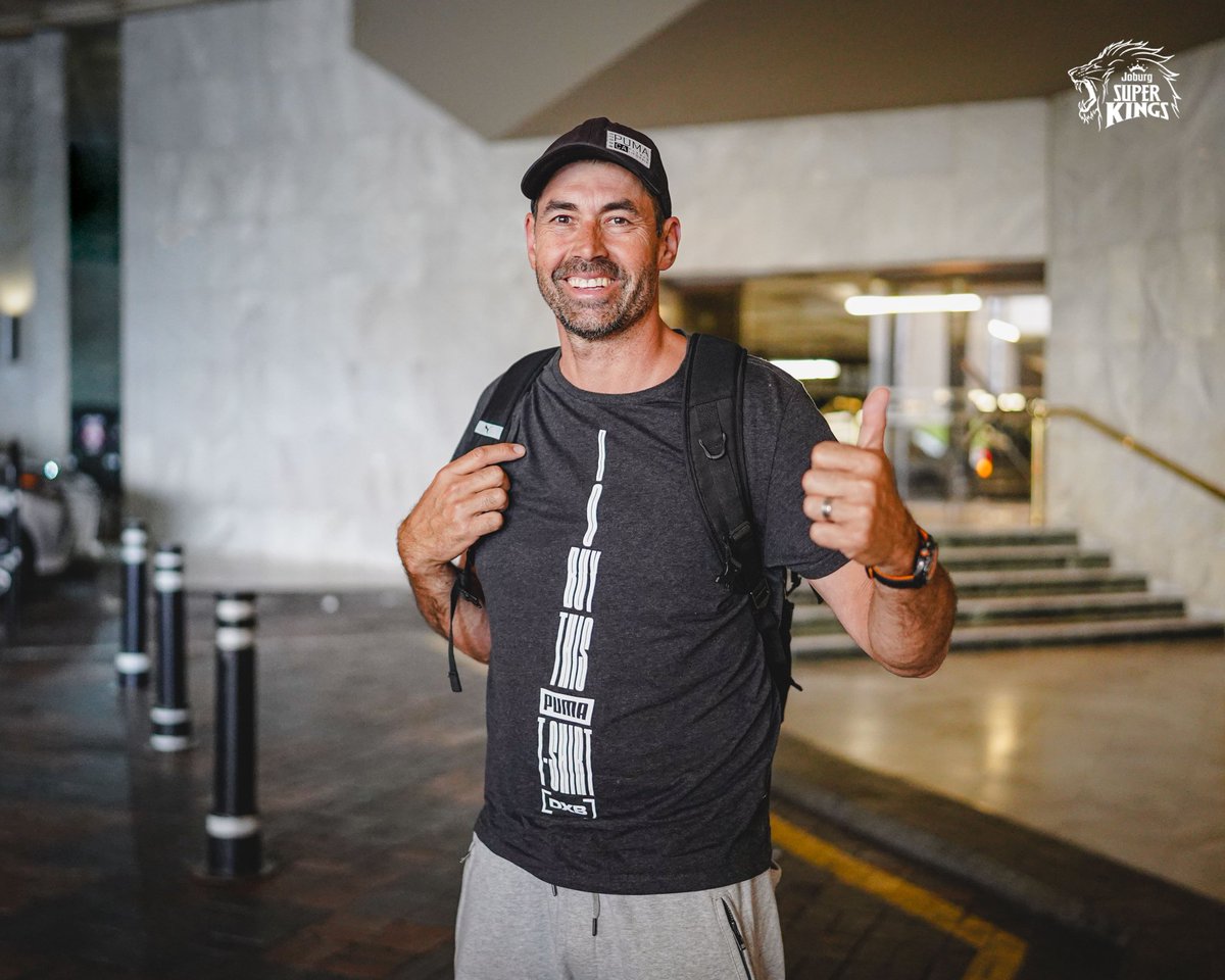 JSKSA20's tweet photo. Stephing into the New Year with our Super Coach 🤩

#WhistleForJoburg https://t.co/Olfa9LxvhY