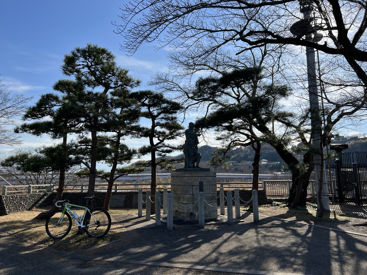 🚴‍♂️大晦日ライド🙋‍♂️走り納め💁‍♂️8日間のRaphaのイベントは最終日🙆‍♂️今のロードバイクも歴も共に10周年🎗️今年は常々ライドしてみたいと思ってたルートをいくつも走れた充実した一年でした🥹皆さま良い年を😊500/500😁👍💨👍💨
#ロードバイク #サイクリング #Festive500