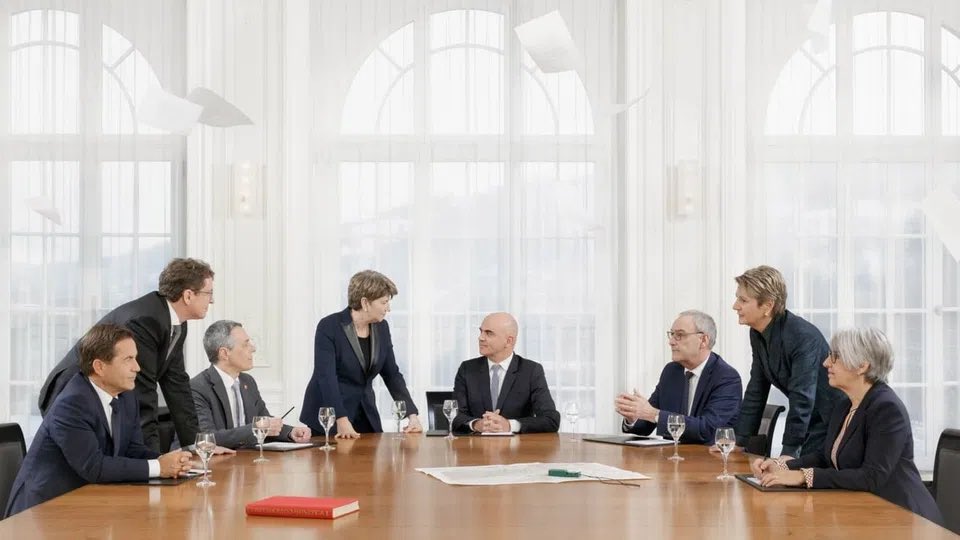 PerduBoy's tweet photo. bundesrat: "wir beobachten einfach weiterhin die lage, niemand sagt was"

fotograf: "say no more!" https://t.co/rx9xcXjhMf