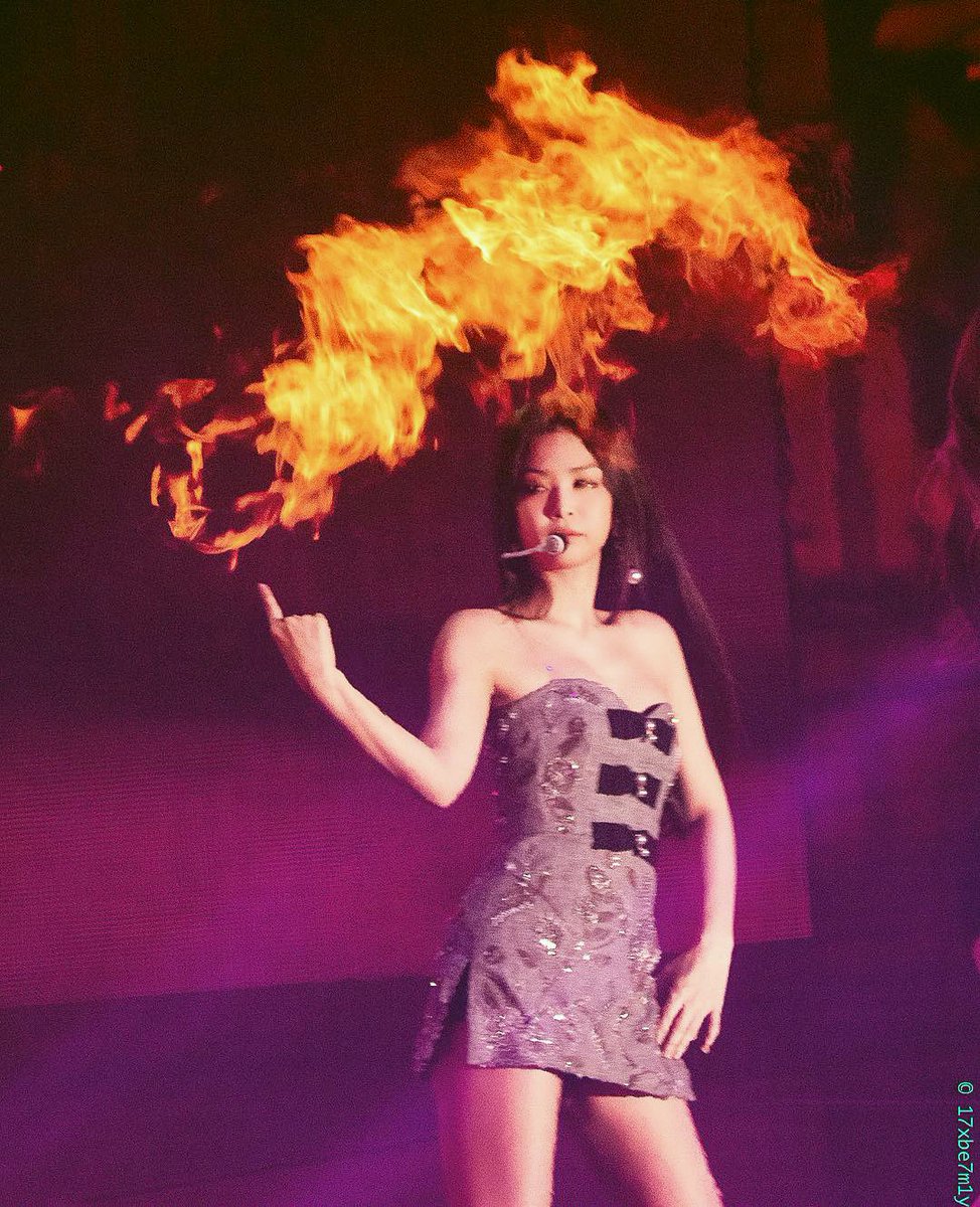 itsrubyjane's tweet image. Happy new year! Anyone need the fire for their tonight's BBQ?