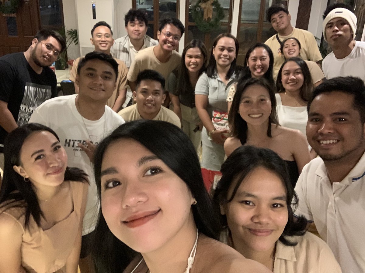 KimMaat's tweet photo. Can’t survive Engineering Life without these people! Love you engineers (+partners) 💘
*insert Nica, Shaira & Jo 🫶🏻
#EST2014 https://t.co/e9QXk5cUOm