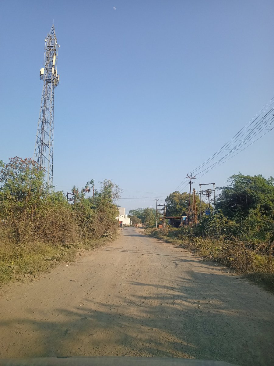 kardile24's tweet photo. @nitin_gadkari @Rajale_Monica @BalsahebMurkute @mieknathshinde @Dev_Fadnavis 
दहीगाव तालुका शेवगाव ते मुकींदपूर तालुका नेवासा (जिल्हा अहमदनगर) असा हा रस्ता प्रधानमंत्री ग्रामसडक योजना अंतर्गत चा रस्ता. अत्यंत दयनीय अवस्था आहे. माननीय गडकरी साहेब आपण कृपया लक्ष घालावे विनंती. https://t.co/ppcVYjADJC