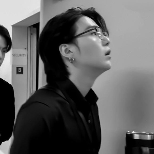 thissbura's tweet image. 𝐒𝐚𝐯𝐚𝐥𝐚𝐬—

;"nikah? never. tapi adek nomor 1."

Yoongi × OC local AU ೃ༄*ੈ✧
@thissbura