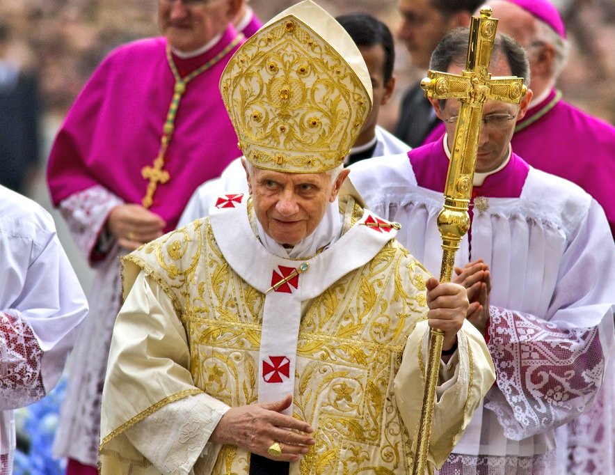 L'église catholique pleure le rappel à Dieu du Pape émérite Benoît XVI. 

En cette circonstance de séparation douloureuse, je voudrais lui exprimer ma compassion et celle de tout le peuple béninois.