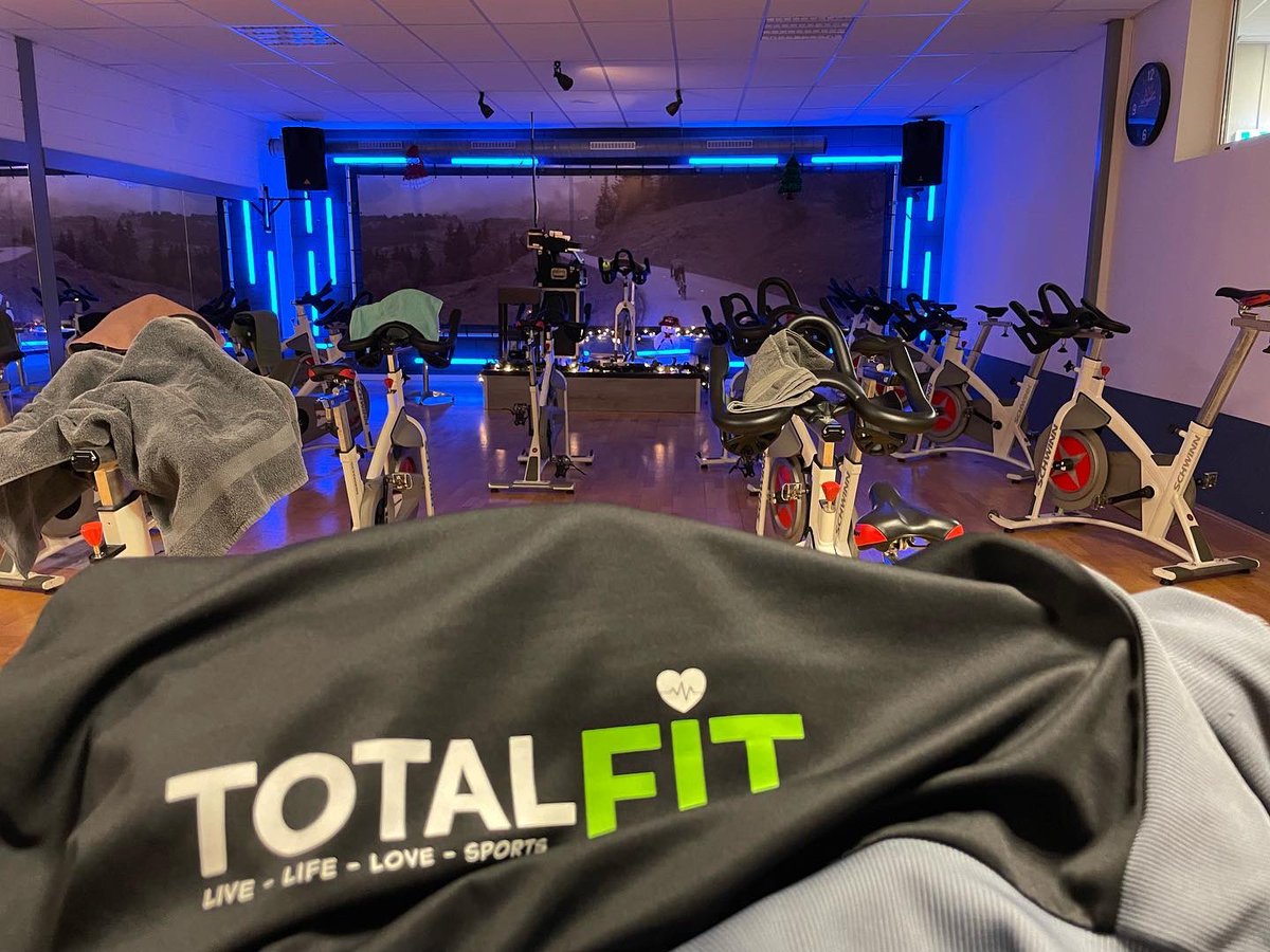 BerryBeing's tweet image. Laatste spinningles van het jaar @totalfitwehl 125x in 2022. Afsluiting met #oliebollen. Mooie jaarwisseling en een sportief 2023, voor mezelf als hoogte punt deelname aan Bergh in het Zadel.

donaties.berghinhetzadel.nl/actie/berry-ev…