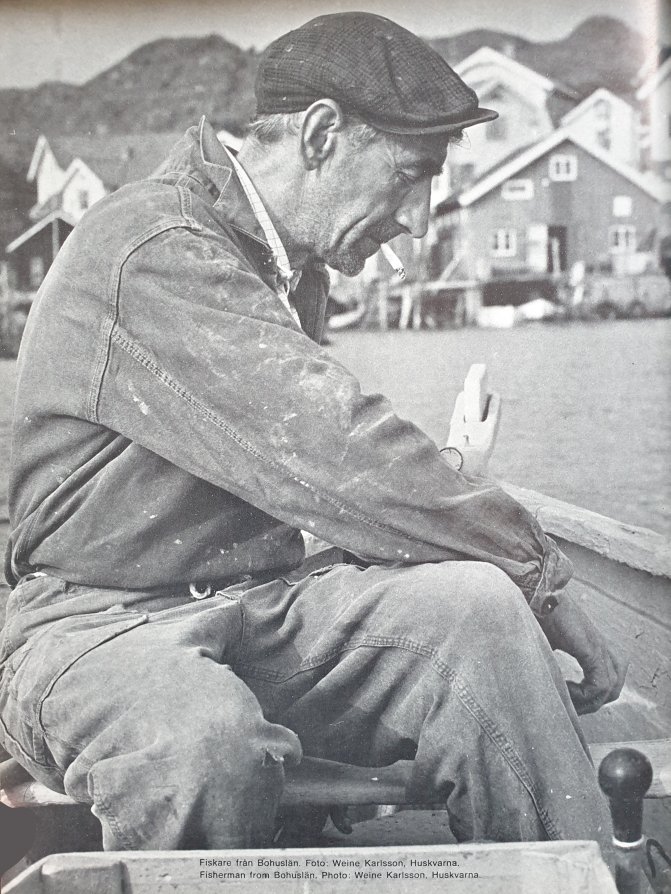 SveaTvedrakt's tweet photo. "Fiskare från Bohuslän"

/Svenskar (1970) https://t.co/Ois6P7wmXl