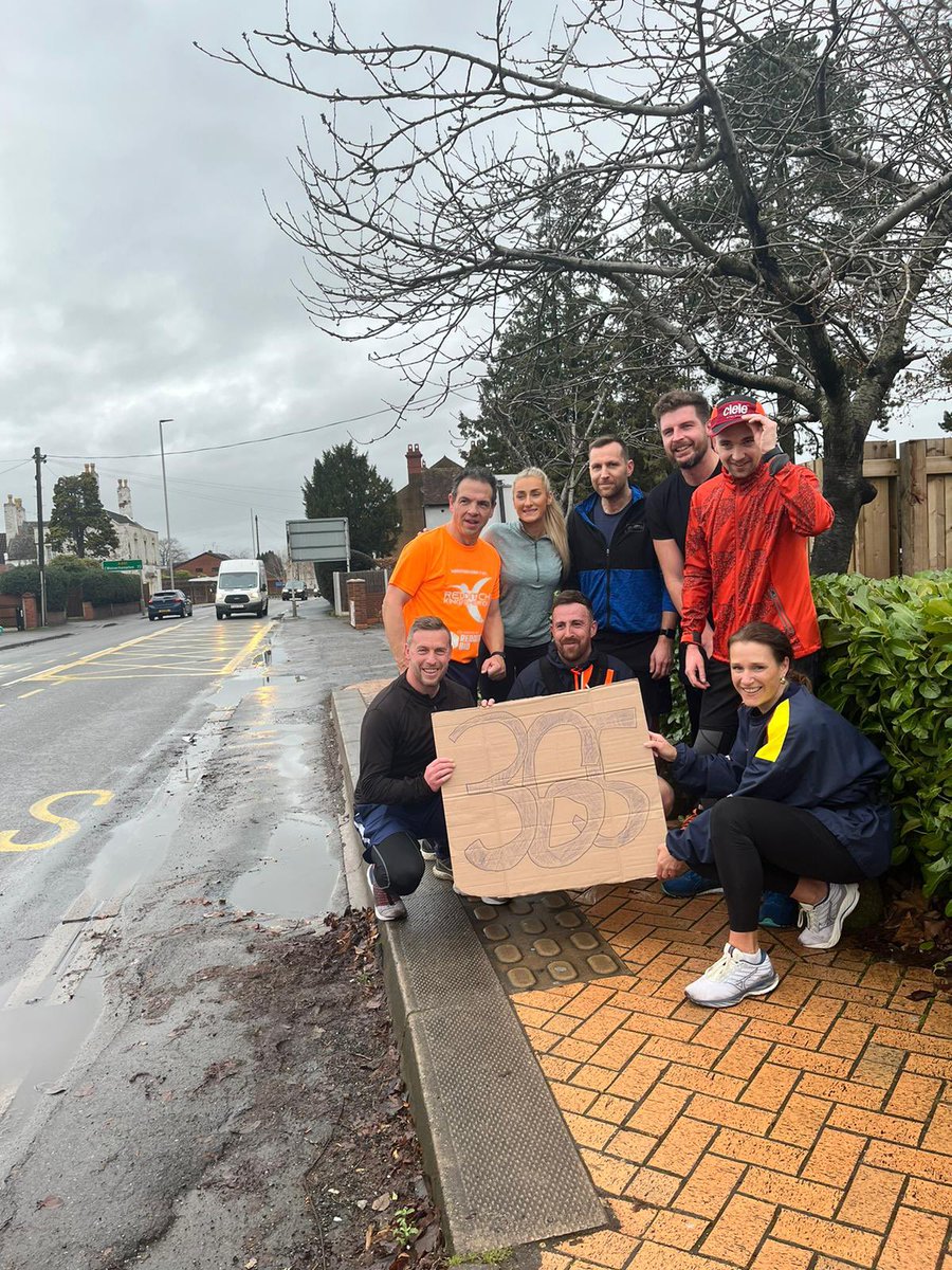 DinahMcL's tweet photo. #365 of running #5kmeveryday is DONE 
I DID IT 😍🥺💪🏽 
What a feeling - best 🍺 of San Miguel at 10am I’ve ever had in my life 🥴
Great to join others who have done this year and recent years too - i am officially in the 365 club ❤️ https://t.co/rW0xzrLgBK