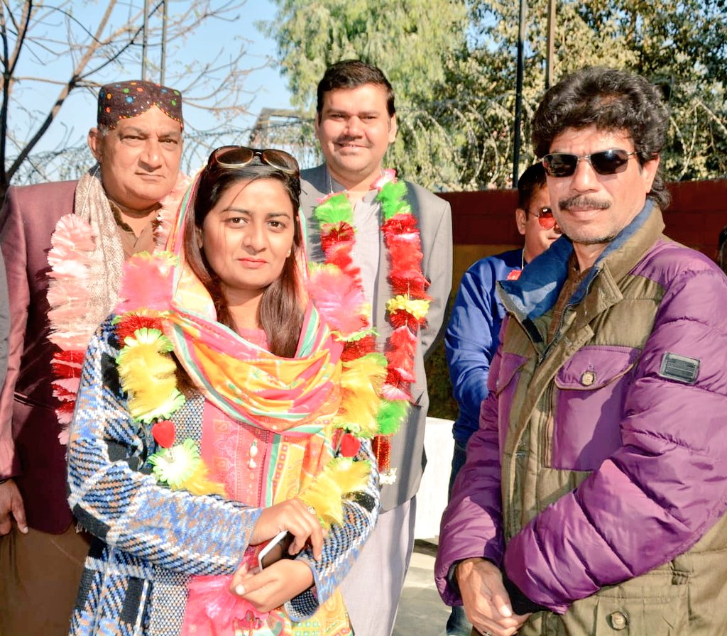 SaenSahrish's tweet photo. Alhamdullilah ,
Victory From Journalists Panel of @LalaAsadPathan,
Ek bar phir Sukkur Press Club Ki Treasurer (Wazeer e khazana😍)
Muntakhib Ho gae hun 😊
Thank You my Leader ,Voters and Supporters 🤲 😊 ✍
#SukkurPressClub
#SPCElection
#2023NewYear
#2022end https://t.co/6RO2jQ4n3Q