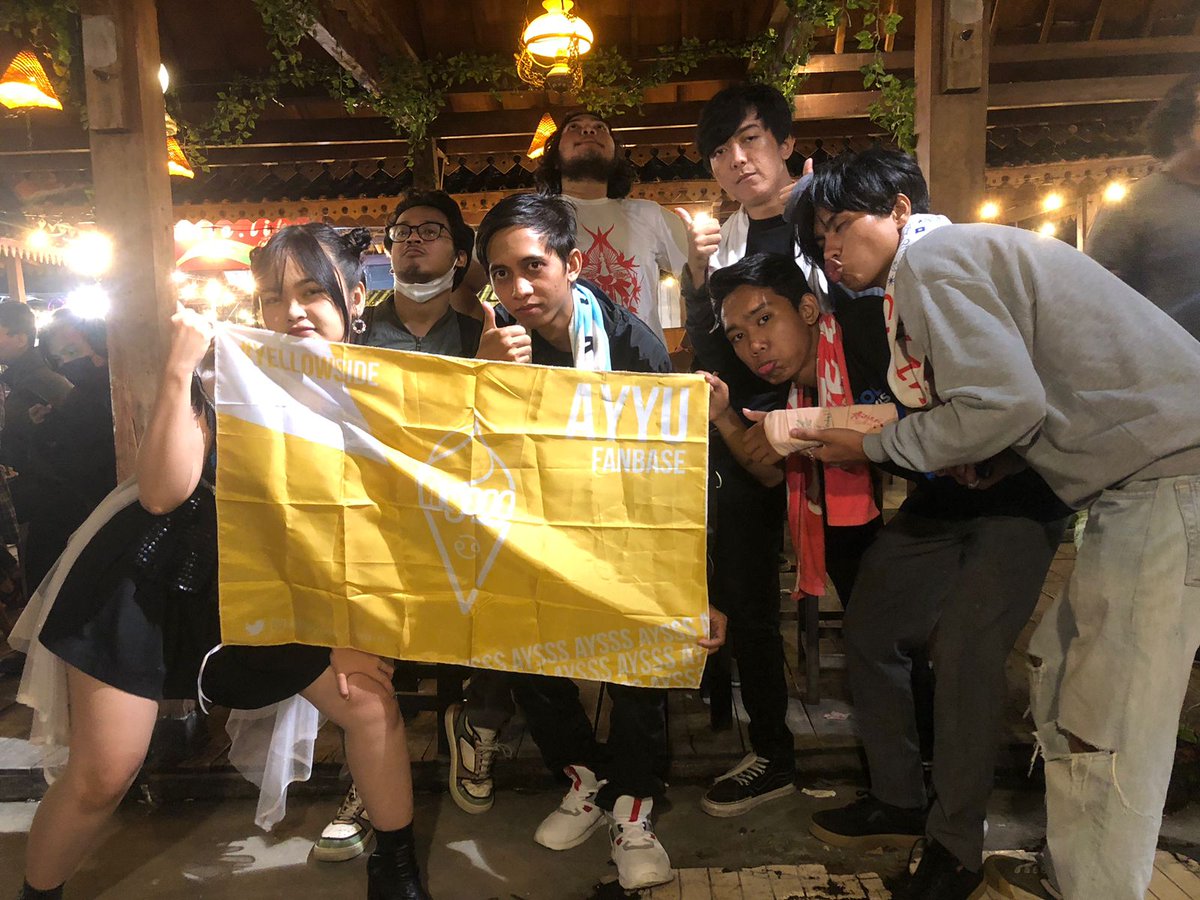 aysss_cream's tweet photo. Terlalu banyak cerita di tahun 2022 bersama @ohayaou. Suka, dan duka dilalui bersama, semenjak toko eskrim ini dibuka April lalu. Semoga di tahun berikutnya, Toko eskrim ini selalu bisa menemani perjalanan @ohayaou di setiap langkah demi mewujudkan impiannya ☺️💛
#YellowSide https://t.co/PMPPKJFX1H