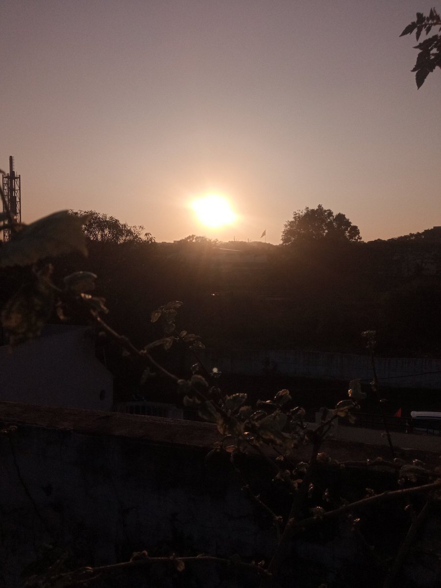 246muskan's tweet photo. साल की आखिरी शाम 🌥️❤️ https://t.co/EyYxJinRqt