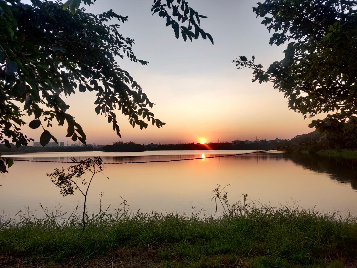 Last sunset of 2022. (Agara Lake, B'lore)

"The sunset is proof that endings can sometimes be beautiful too." Beau Taplin