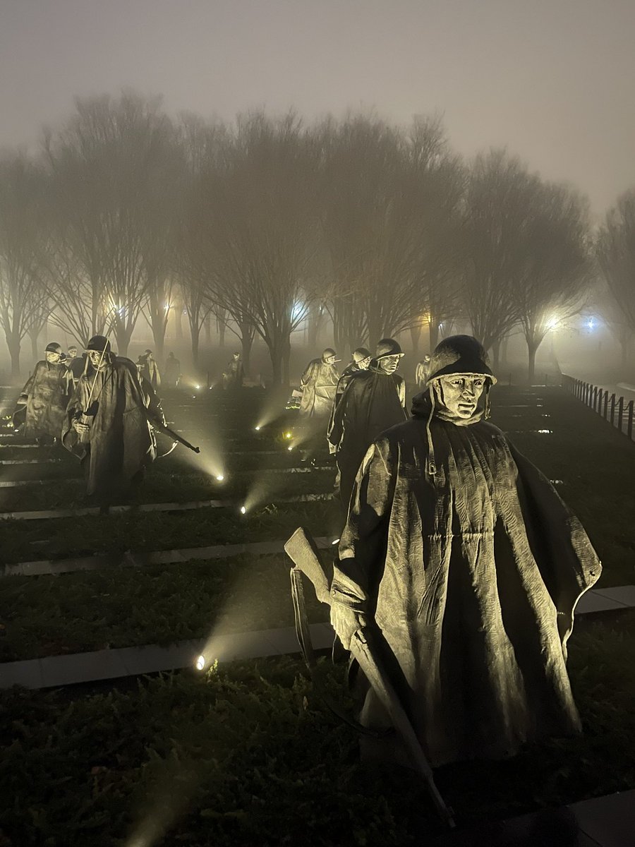 bkovoDC's tweet photo. This foggy morning at the memorials https://t.co/6jwsdCWLrC