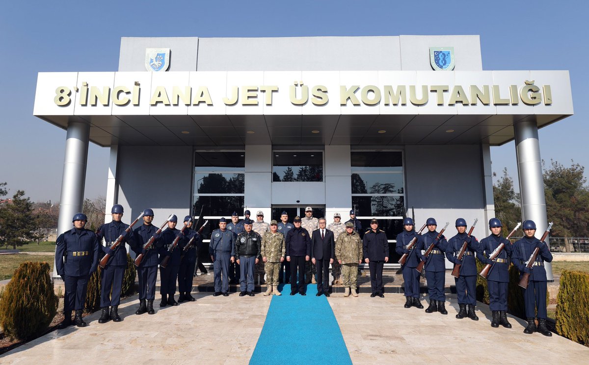 International Defence Analysis on Twitter: