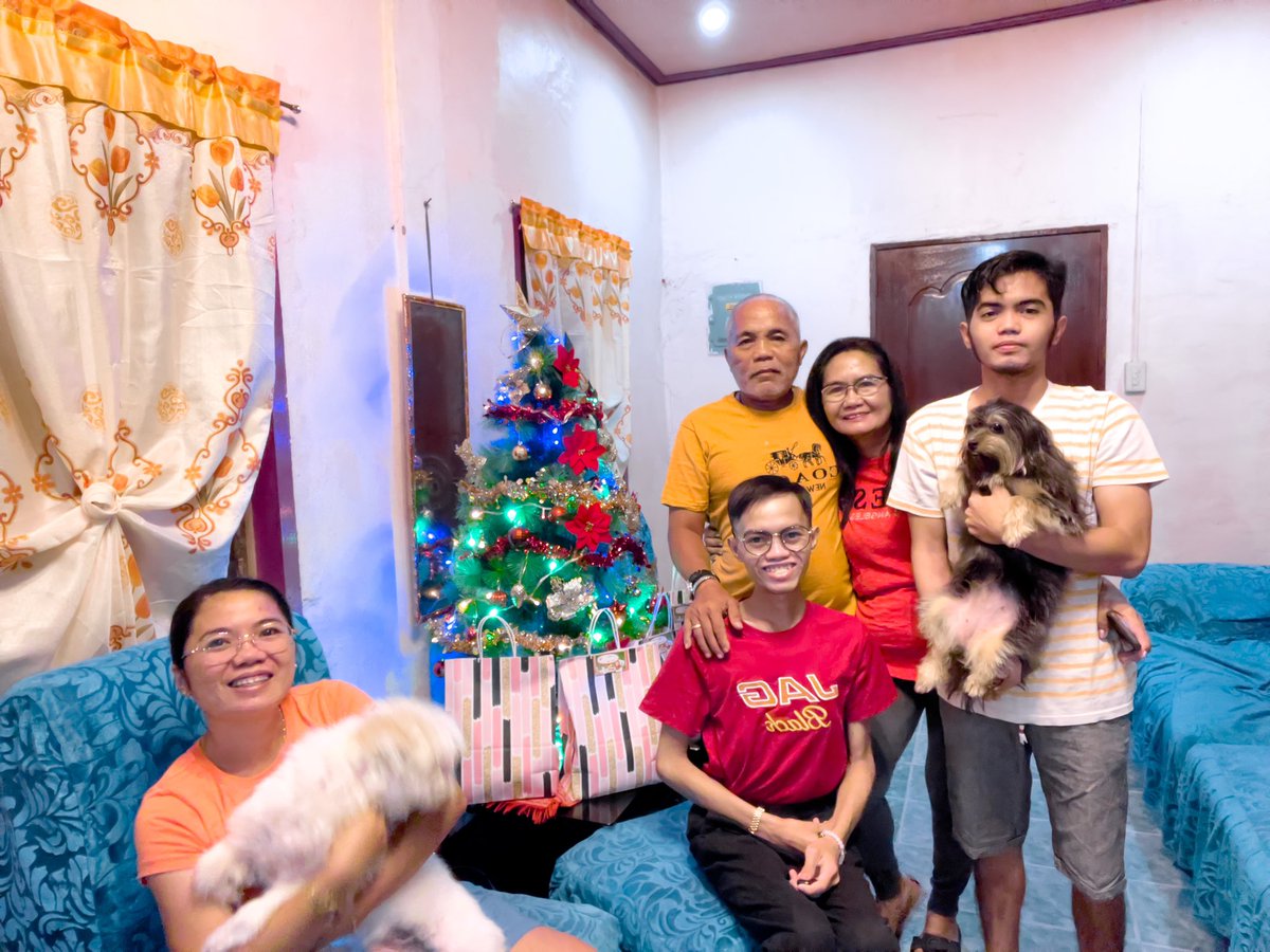 biotasrixc's tweet image. Merry Christmas 2022
By the Family 
With the Family 
For the Family 

insert: our Kuya Roj kay toag MNL 🥰♥️🥺 #lateups