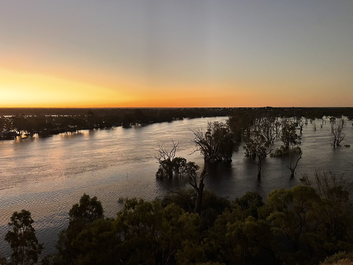 Happy New Year from the very swollen Murray River at Blanchetown. Perfect sunset to farewell 2022 and bring on another productive and challenging 2023.