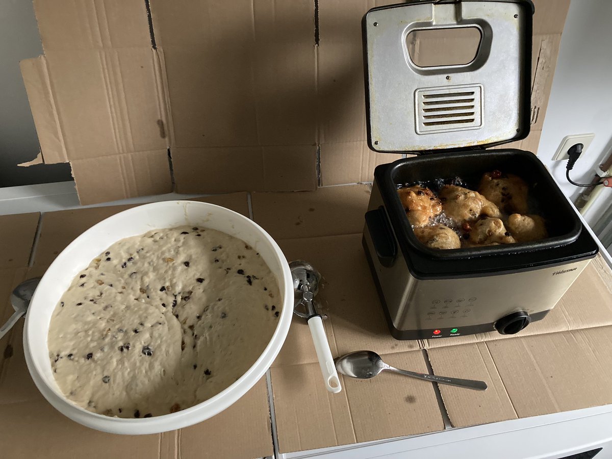 IvanZkey's tweet photo. Vandaag alleen maar #Oliebollen eten #gelukkignieuwjaar 2023🥂🎆 https://t.co/TnZDIhrYAz