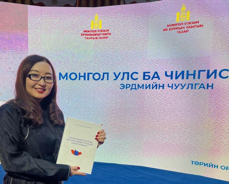 楊海英(Oghonos Chogtu) on Twitter