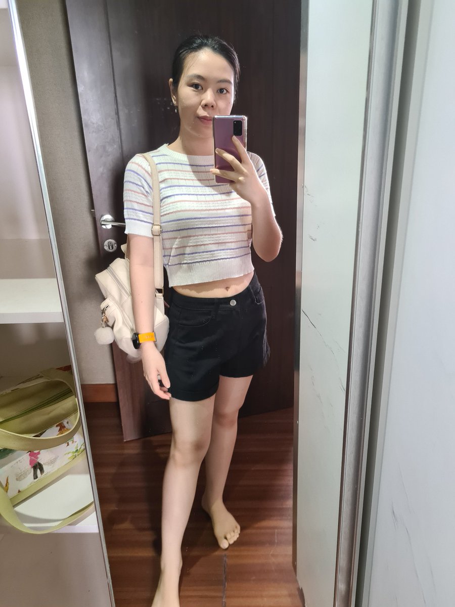 shelz_SB's tweet image. Foto baju garis, hari ke 2 kulineran di Bandung.
Foto baju pink blazer kuning, baru banget kemarin, makan Korea.
Foto 3 &amp;amp; 4 :jaman kuliah.
Udah hampir 4-5 tahun lalu. Kalau bukan karena rahun ini ketemu program TWS, ga akan merasa dulu pernah segemuk itu.
#twsprogram #programtws