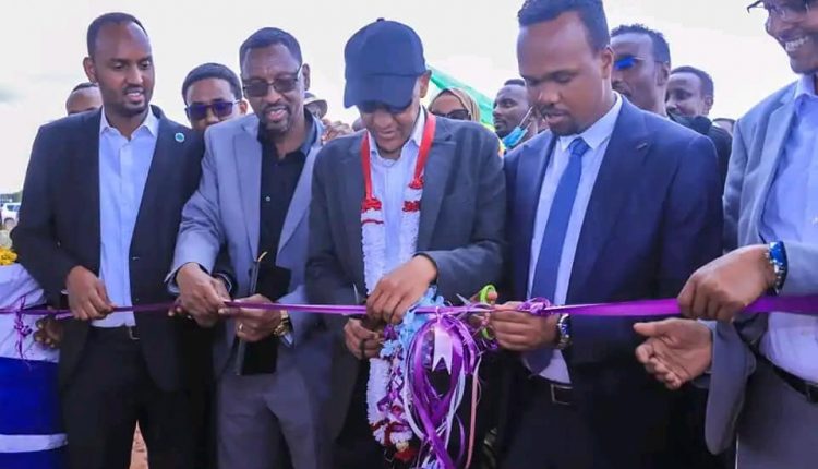 Ambachew_Assefa's tweet photo. አስፈላኒ ስራ!በሶማሌ ክልል ርዕሰ መስተዳድር  አቶ ሙሰጠፌ መሀመድ የሚመራ ልዑክ በዶሎ ዞን ውርደር ከተማ የተለያዩ ፕሮጀክቶችን መረቁ።በ100ሚሊዮን ብር ወጪ የተገነባው የውርደር ሆስፒታና የደም ባንክ መርቀው ስራ አስጀምረዋል። https://t.co/CmBrYF0vKy